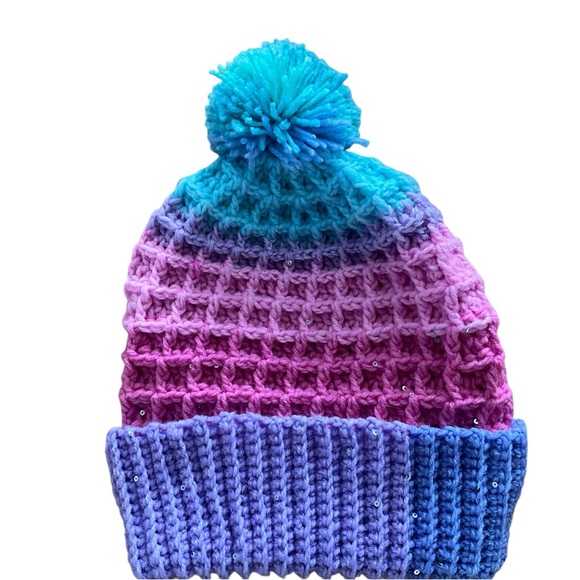 Handcrafted kids Unisex crochet hat with PomPom Beanie - Picture 2 of 6
